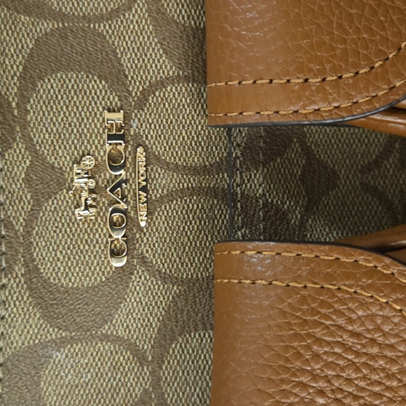 Coach Crossbody Bag - Picture 2 of 8